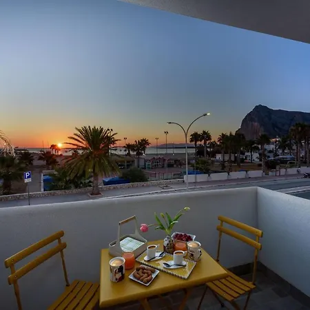 Lägenhetshotell Luce Del Mare 3*